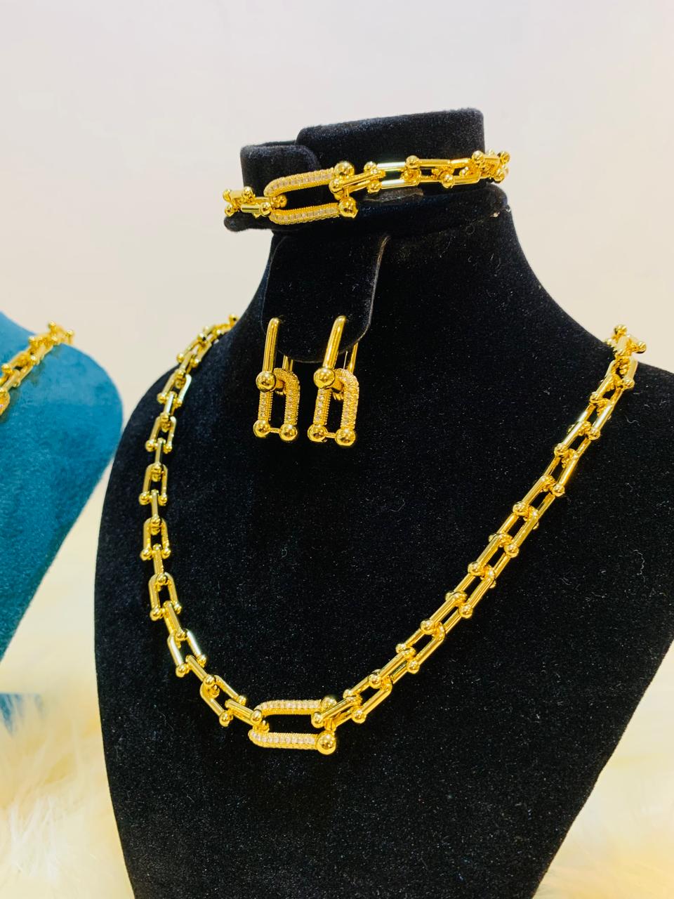 (Y7) 10 karat gold and non-tarnish