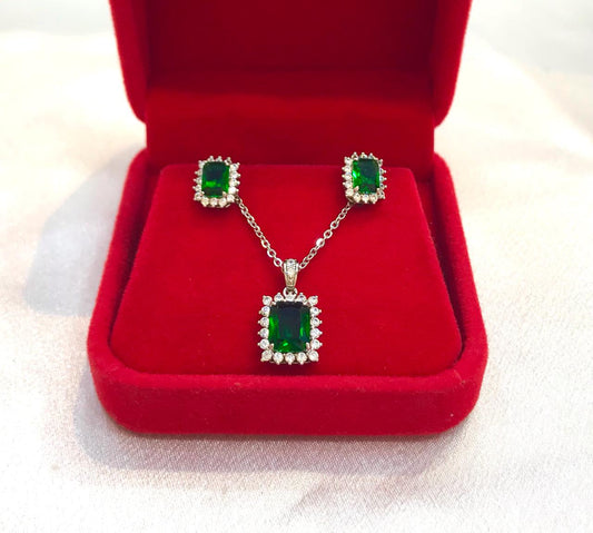 (Y5) Emerald diamond and earings