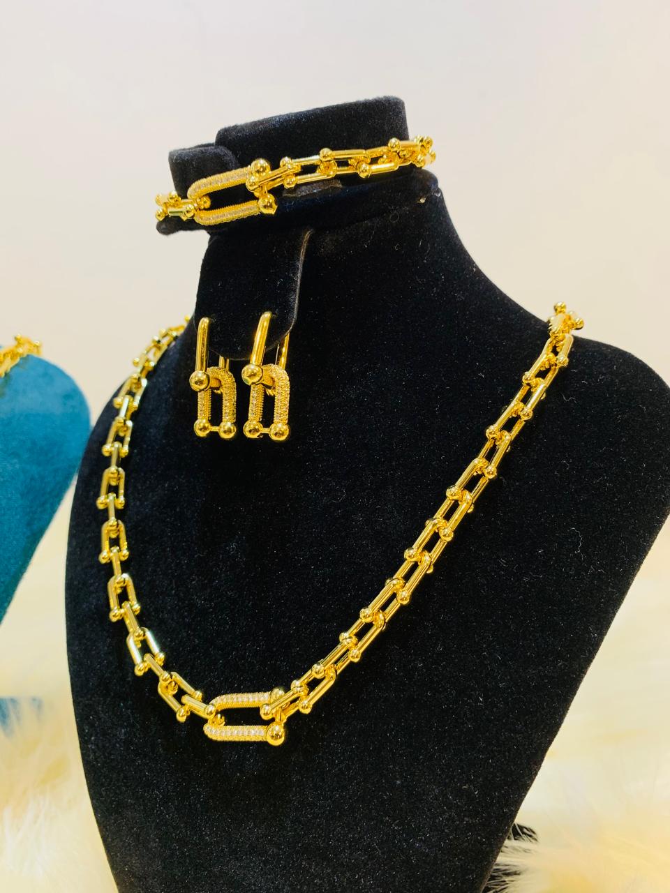 (Y7) 10 karat gold and non-tarnish